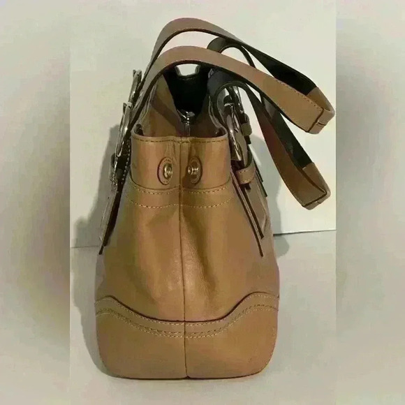 A vintage tan Coach camel leather soho bag./tote bag. - Picture 3 of 12